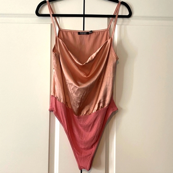 Nasty Gal Rose Cowl neck satin bodysuit - Picture 4 of 7